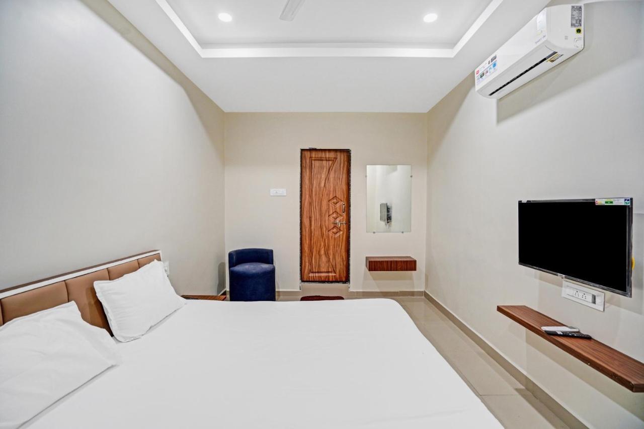 Collection O 83775 Hotel 4King Surat Exterior foto